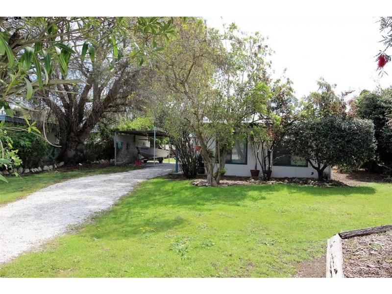 18 Flinders Avenue, Coffin Bay SA 5607