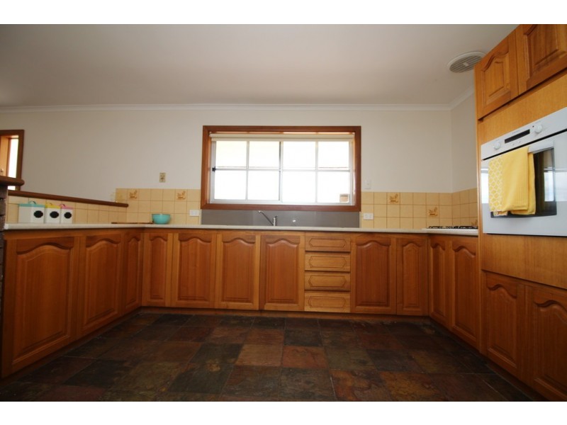 11 Milton Ave, Port Lincoln SA 5606