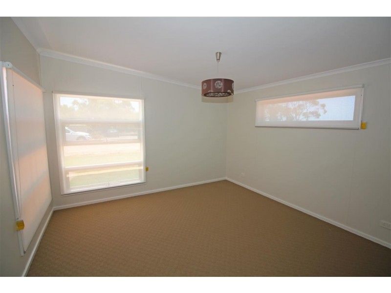 9 Benjamin Road, Poonindie SA 5607
