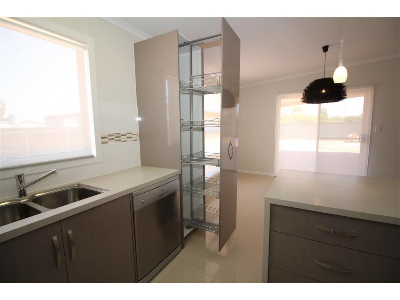 9 Benjamin Road, Poonindie SA 5607