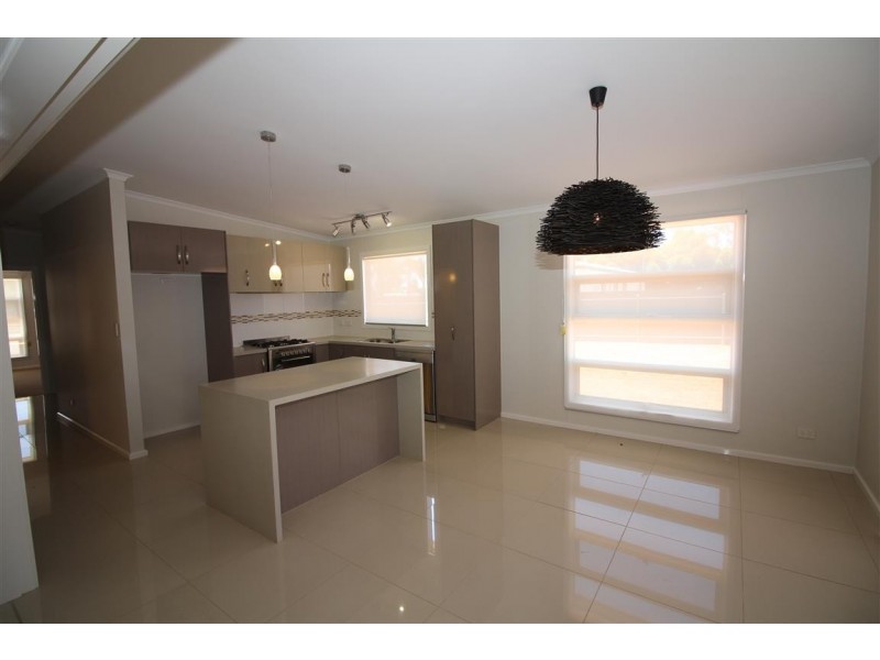 9 Benjamin Road, Poonindie SA 5607
