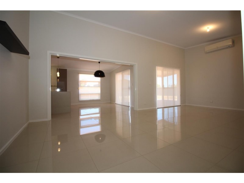 9 Benjamin Road, Poonindie SA 5607