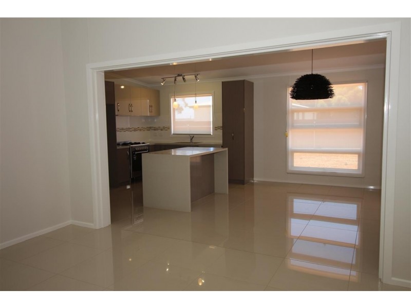 9 Benjamin Road, Poonindie SA 5607