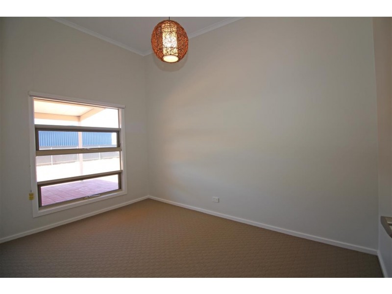 9 Benjamin Road, Poonindie SA 5607