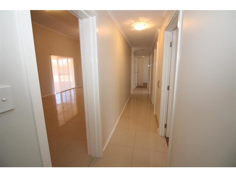 9 Benjamin Road, Poonindie SA 5607