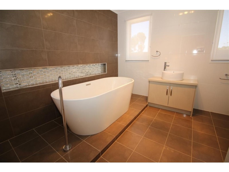 9 Benjamin Road, Poonindie SA 5607