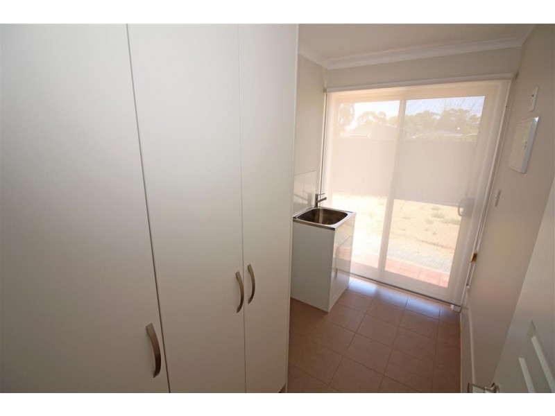 9 Benjamin Road, Poonindie SA 5607