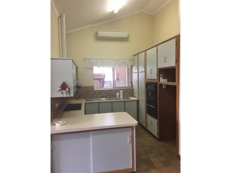 32-34 Tumby Bay Road, Cummins SA 5631