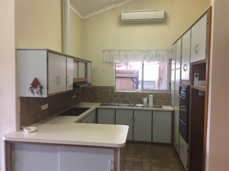 32-34 Tumby Bay Road, Cummins SA 5631