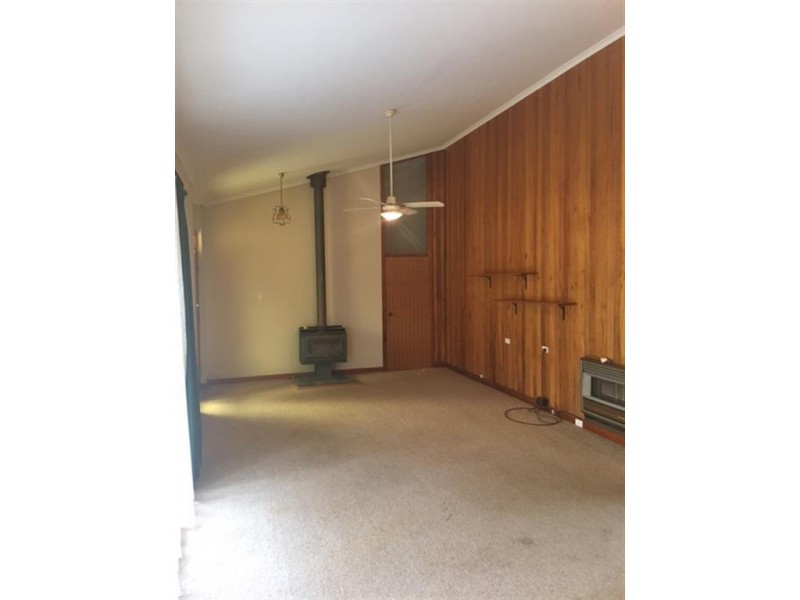 32-34 Tumby Bay Road, Cummins SA 5631