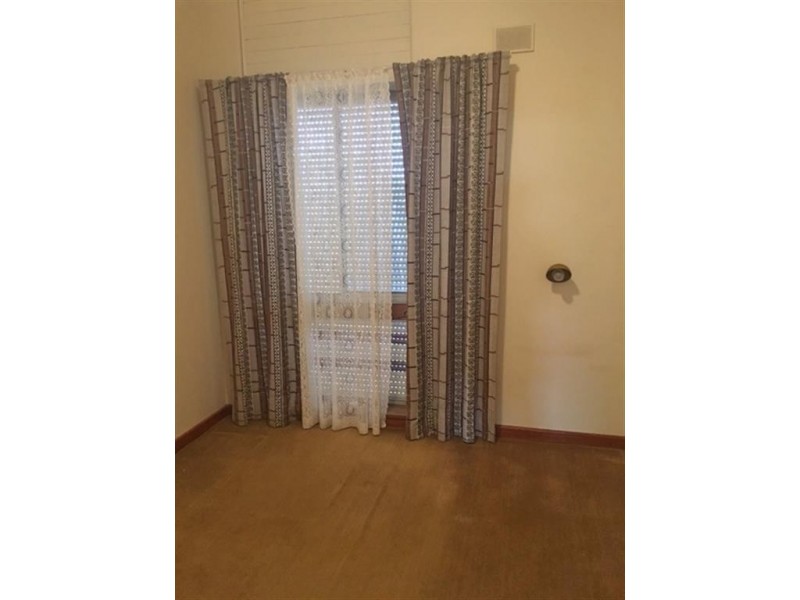 32-34 Tumby Bay Road, Cummins SA 5631