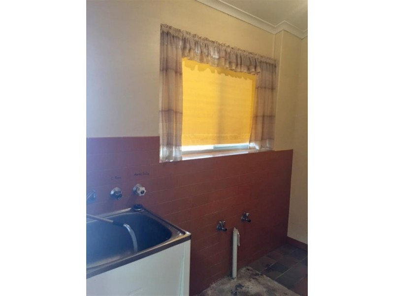 32-34 Tumby Bay Road, Cummins SA 5631