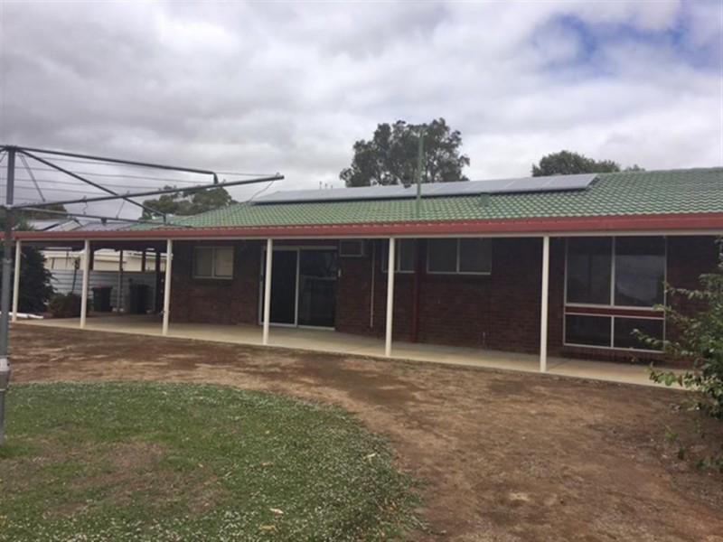 32-34 Tumby Bay Road, Cummins SA 5631