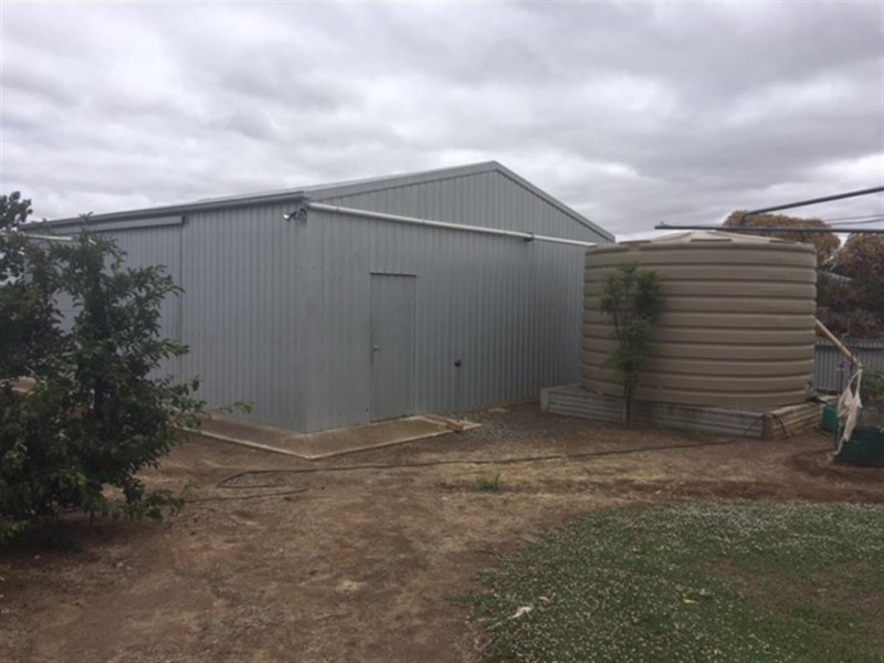 32-34 Tumby Bay Road, Cummins SA 5631