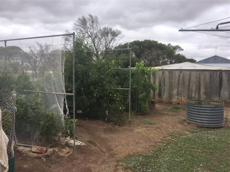 32-34 Tumby Bay Road, Cummins SA 5631