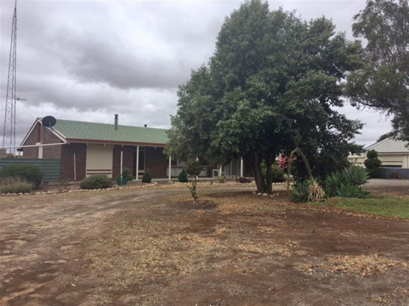 32-34 Tumby Bay Road, Cummins SA 5631