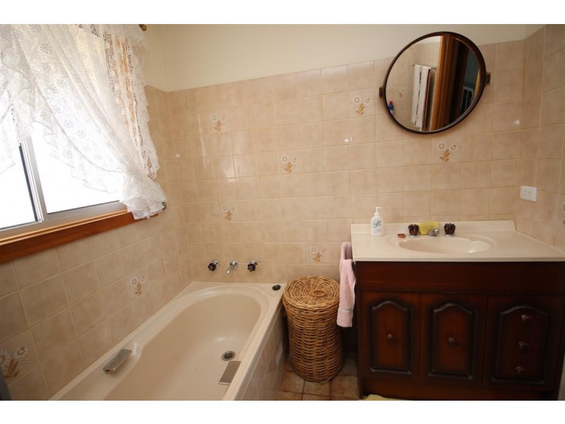 21 Pine Crescent, Coffin Bay SA 5607