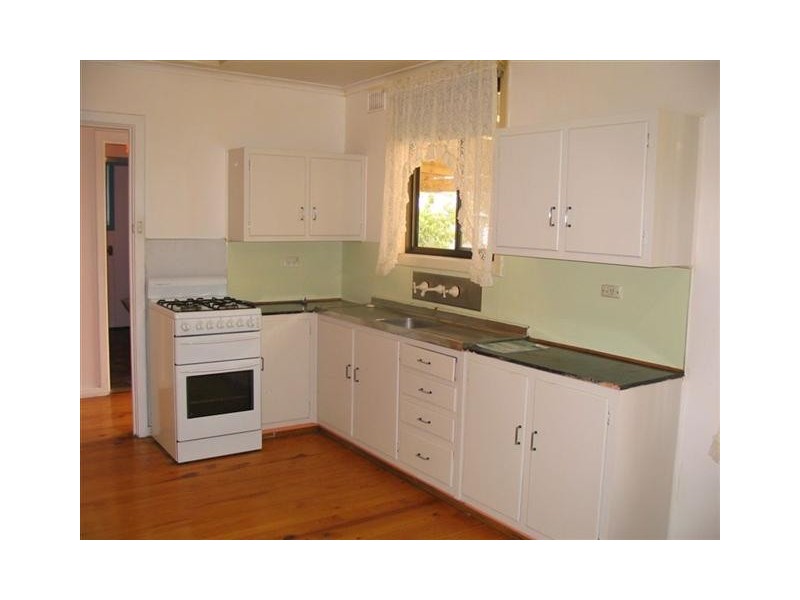 11 Laube Street, Cummins SA 5631