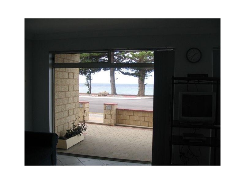 1-4  1 North Terrace, Tumby Bay SA 5605