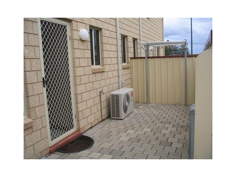 1-4  1 North Terrace, Tumby Bay SA 5605