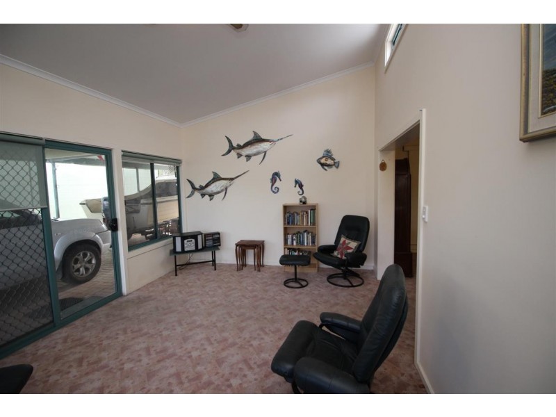 6 Flinders Avenue, Coffin Bay SA 5607