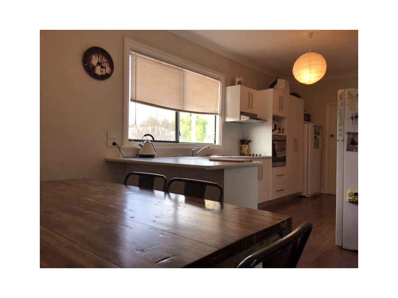 48 Tumby Bay Road, Cummins SA 5631