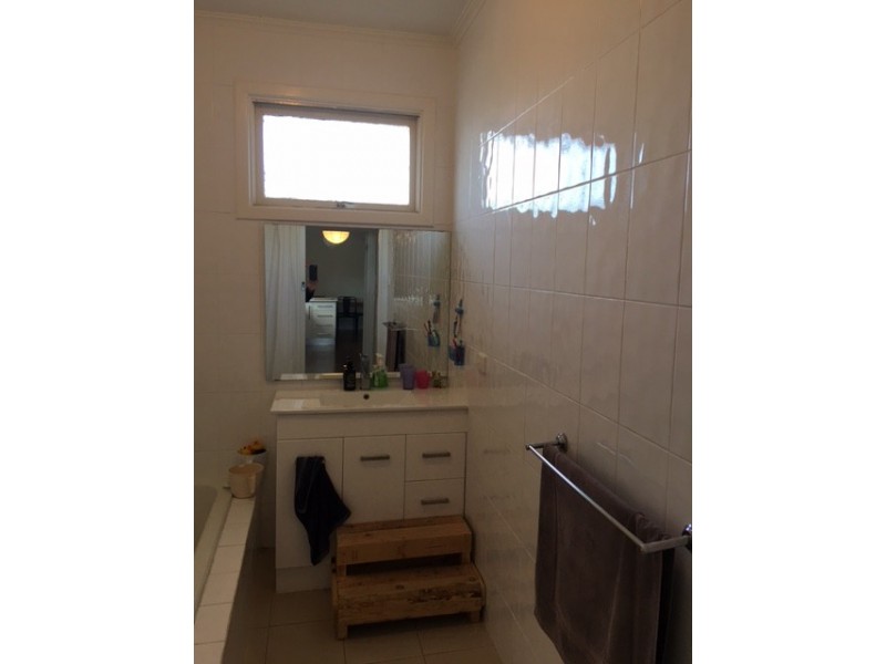 48 Tumby Bay Road, Cummins SA 5631
