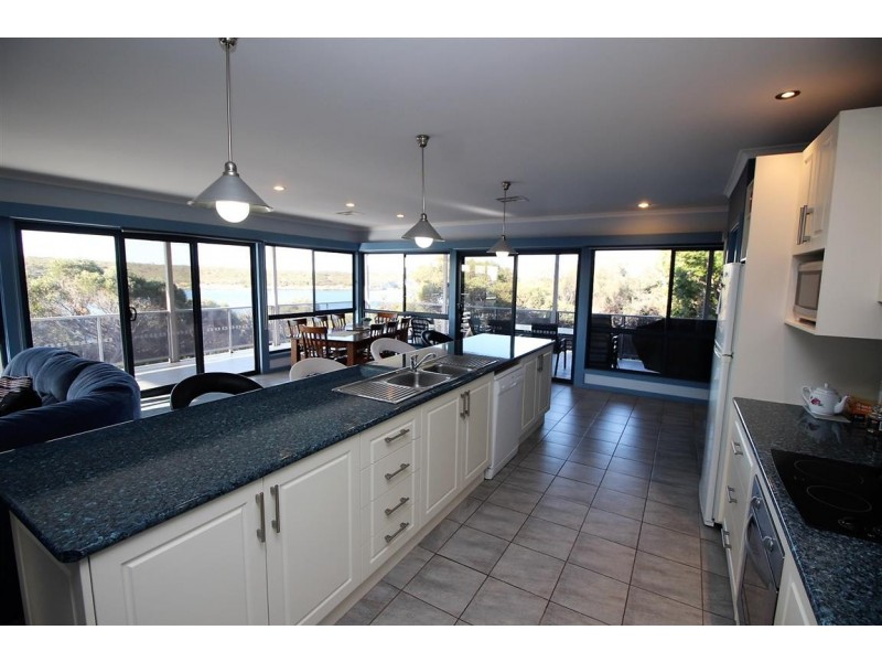 3 225 Esplanade, Coffin Bay SA 5607