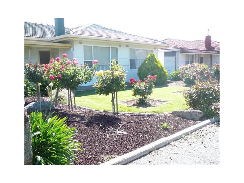 14 Tumby Bay Road, Cummins SA 5631