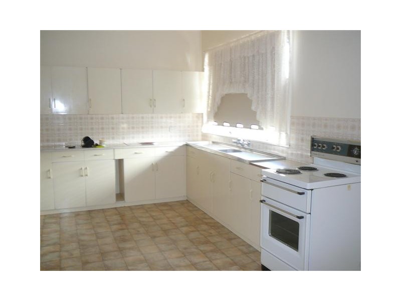 14 Tumby Bay Road, Cummins SA 5631