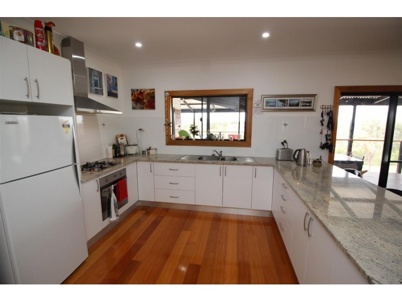 17 Benson Avenue, Coffin Bay SA 5607