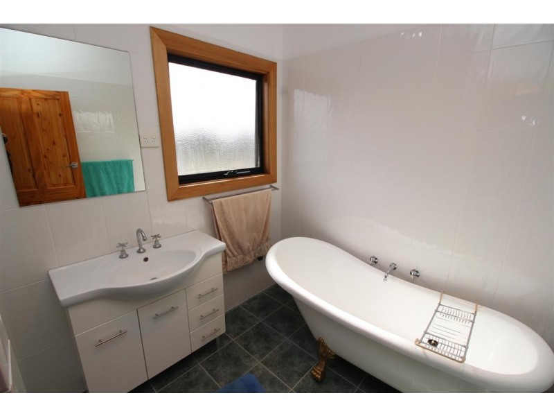 17 Benson Avenue, Coffin Bay SA 5607