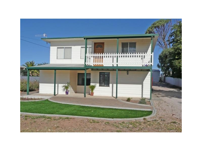 16 Central Street, Louth Bay SA 5607