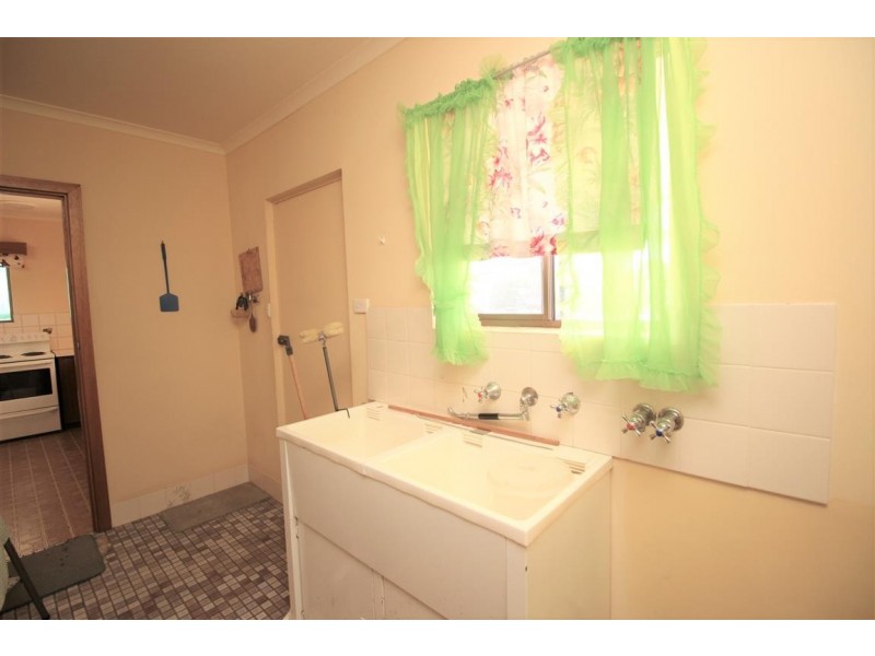 50 West Bay Road, Mount Dutton Bay SA 5607