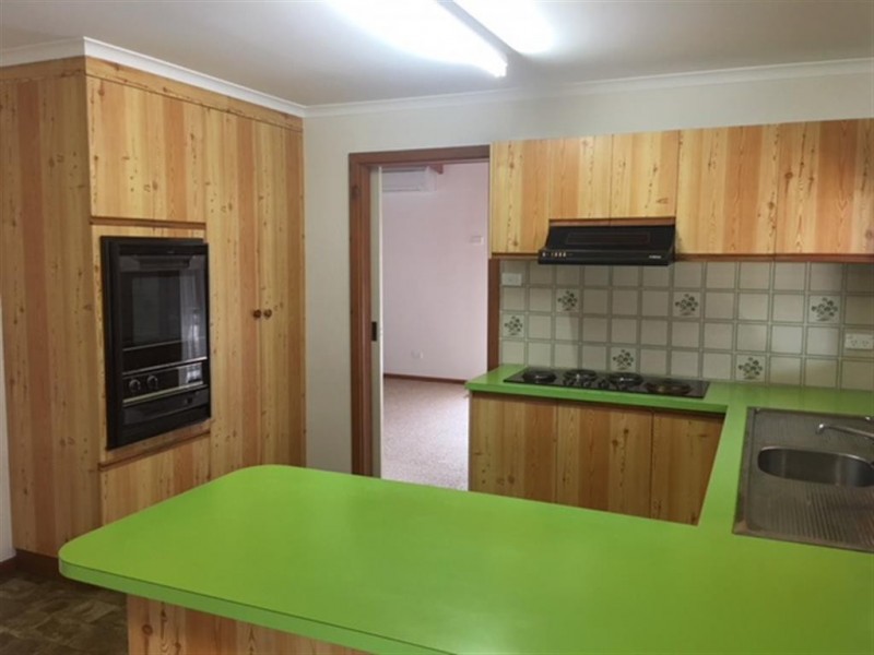 9 Cooper Street, Cummins SA 5631
