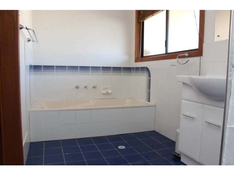 9 Cooper Street, Cummins SA 5631