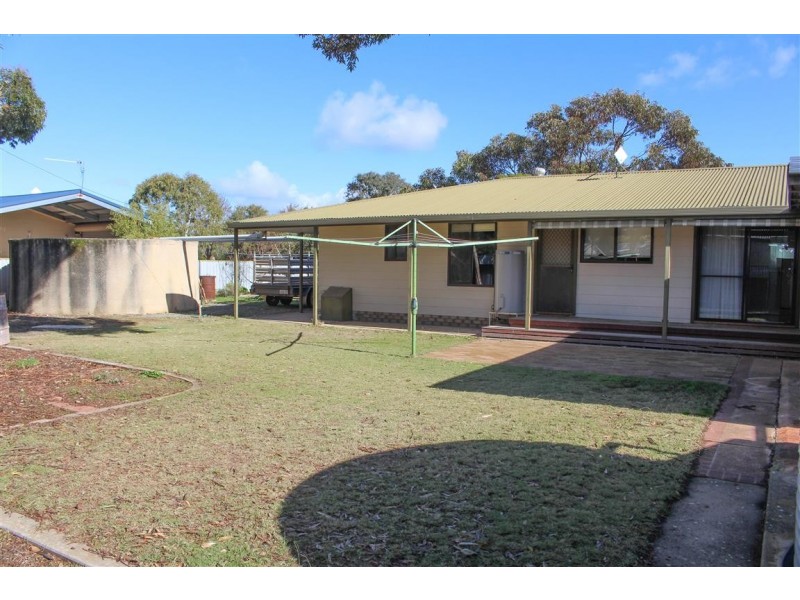 9 Cooper Street, Cummins SA 5631
