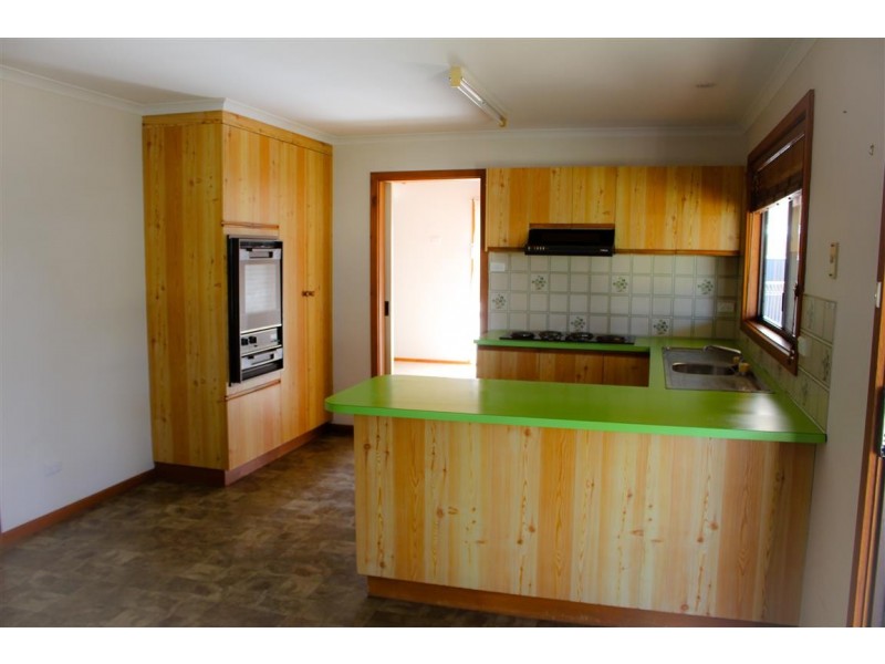9 Cooper Street, Cummins SA 5631