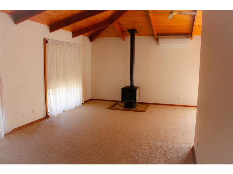 9 Cooper Street, Cummins SA 5631