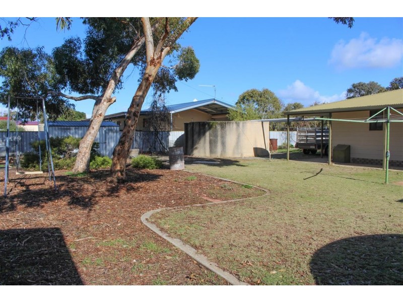 9 Cooper Street, Cummins SA 5631