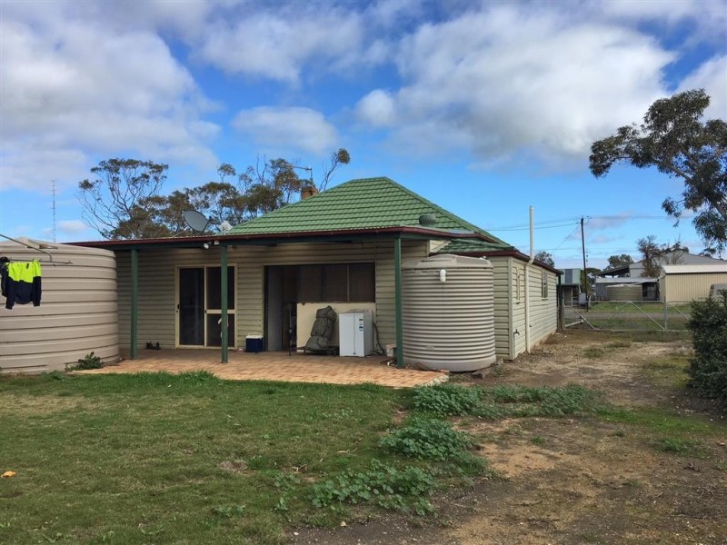 2-4 Light Road, Cummins SA 5631