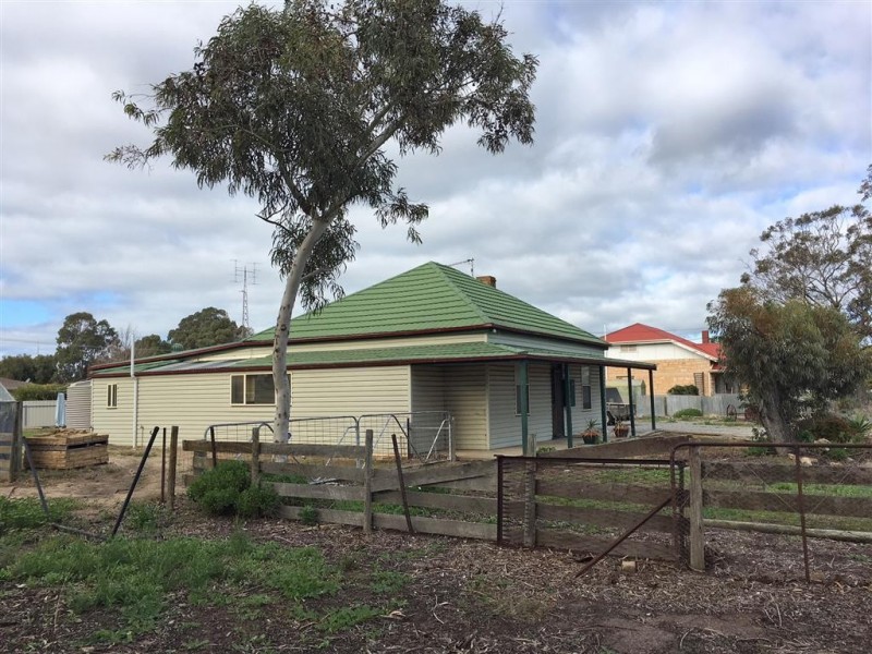 2-4 Light Road, Cummins SA 5631