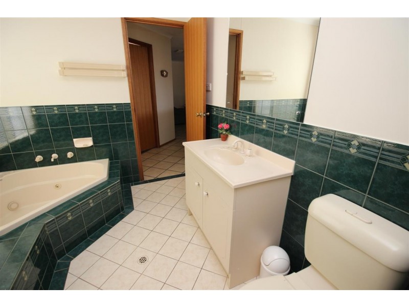 16 Endeavour Court, Coffin Bay SA 5607