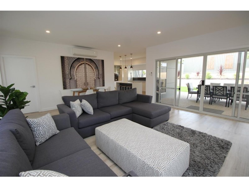 33 Flinders Avenue, Coffin Bay SA 5607