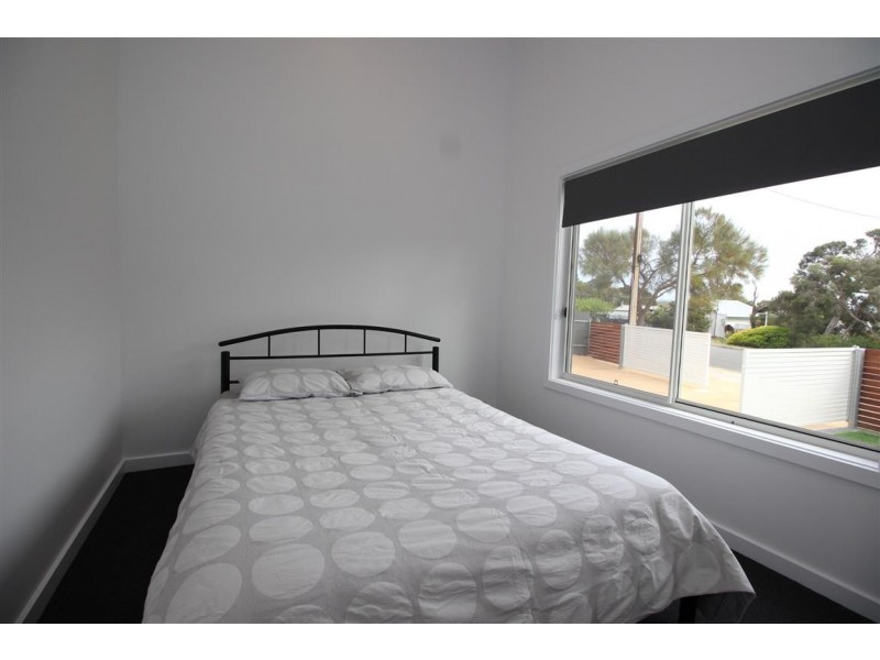 33 Flinders Avenue, Coffin Bay SA 5607