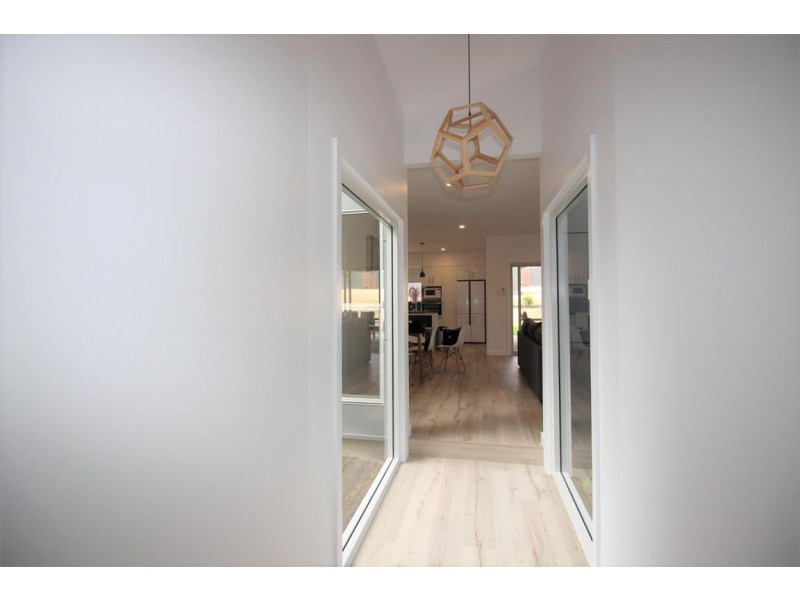 33 Flinders Avenue, Coffin Bay SA 5607