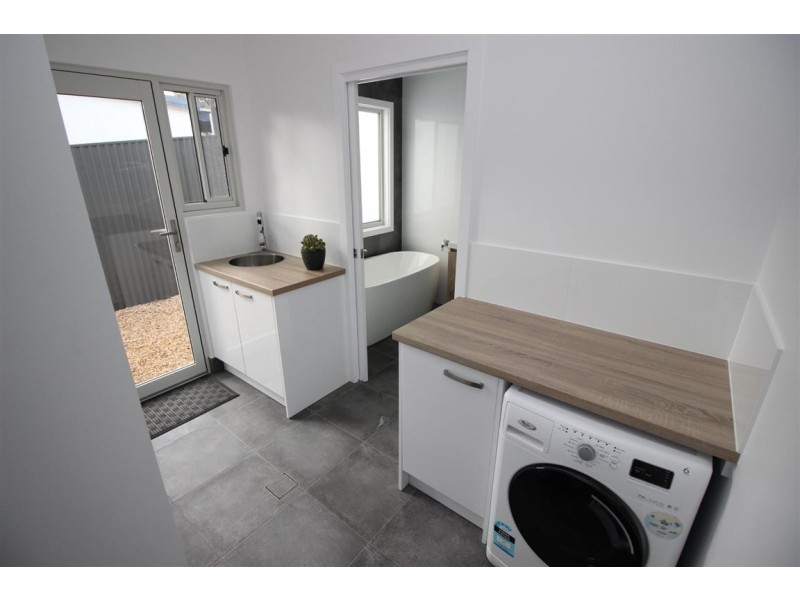 33 Flinders Avenue, Coffin Bay SA 5607