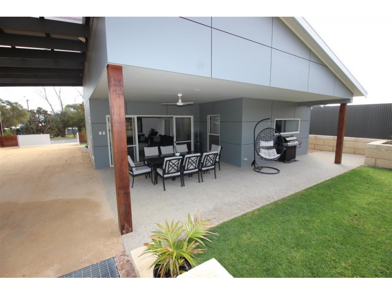 33 Flinders Avenue, Coffin Bay SA 5607