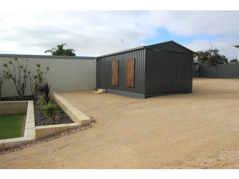 33 Flinders Avenue, Coffin Bay SA 5607