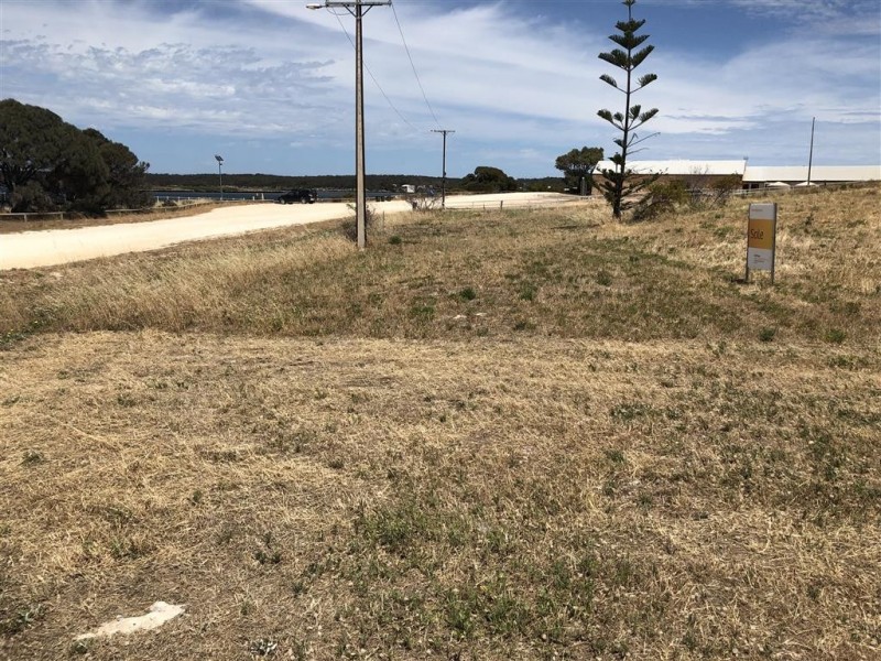 1 Broccabruna Drive, Mount Dutton Bay SA 5607